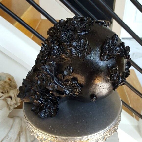NEW! GOTH Romance HALLOWEEN Floral SKULL DECOR - Picture 2 of 5